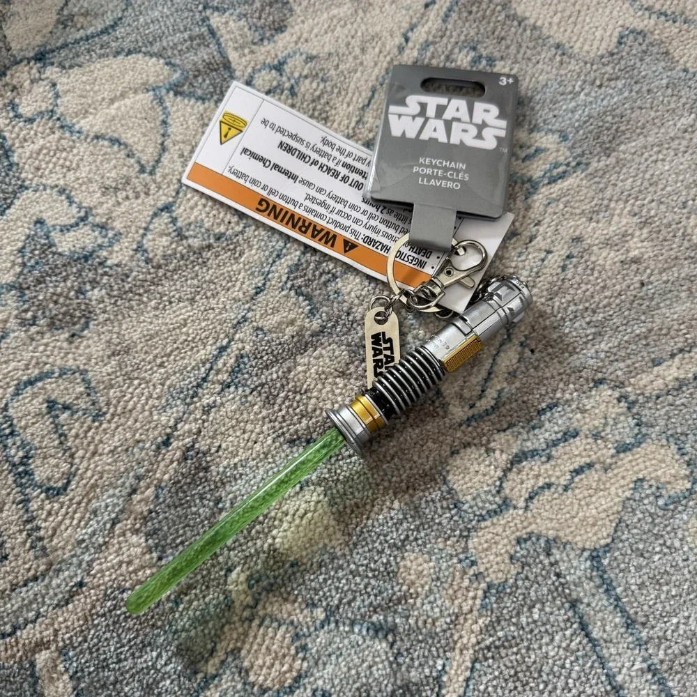 Disney Parks Star Wars Luke Skywalker Green Lightsaber Light Up Keychain